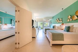 https://www.palmarbeachresortandspa.com.mx/galleries/Suites/LOCK OFF.webp